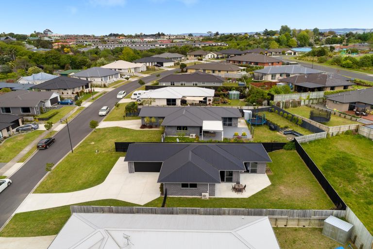 Photo of property in 21 Fairfax Crescent, Pyes Pa, Tauranga, 3112