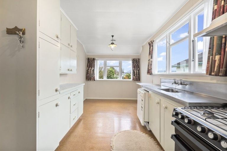 Photo of property in 27 Ashford Avenue, Hokowhitu, Palmerston North, 4410