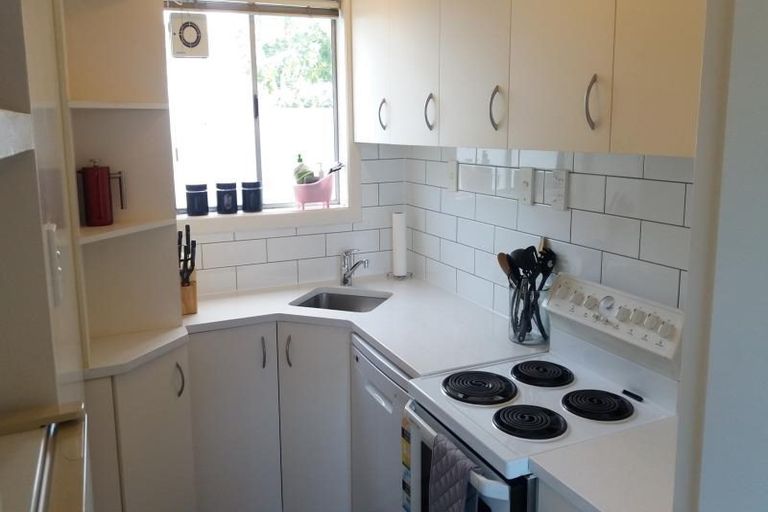 Photo of property in Windsor Court, 2/340 Tinakori Road, Thorndon, Wellington, 6011