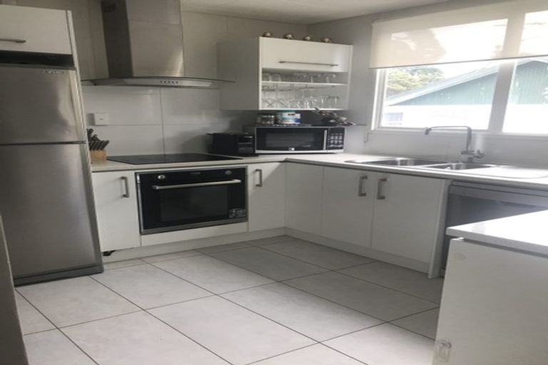 Photo of property in 1/109 Oreil Avenue, West Harbour, Auckland, 0618