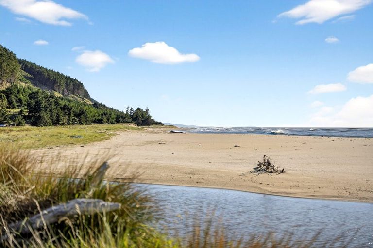 Photo of property in 13 Mataikona Road, Mataikona, Tinui, 5889