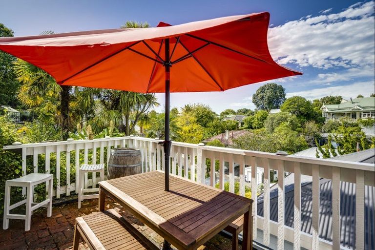 Photo of property in 6 Cameron Road, Bluff Hill, Napier, 4110