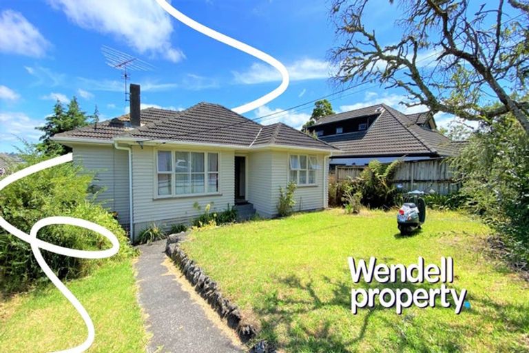 Photo of property in 17 William Souter Street, Forrest Hill, Auckland, 0620