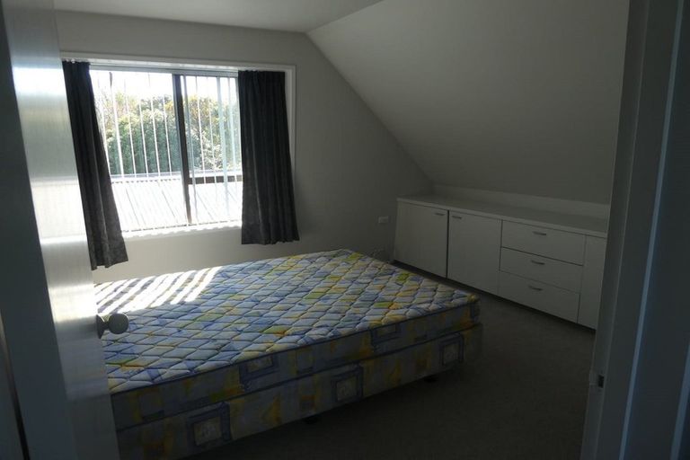 Photo of property in 11 Monteath Place, Redwood, Christchurch, 8051