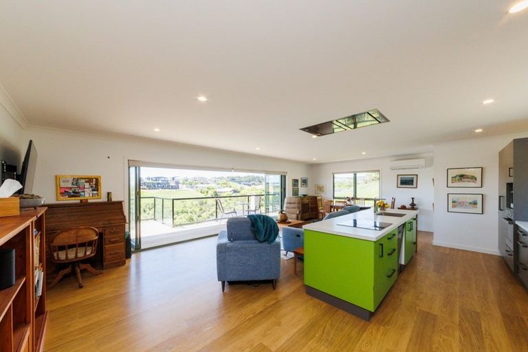 Photo of property in 121 Cashmere Drive, Fitzherbert, Palmerston North, 4410