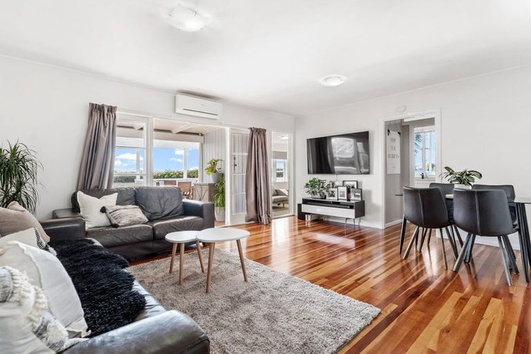 Photo of property in 11b Waiora Road, Stanmore Bay, Whangaparaoa, 0932