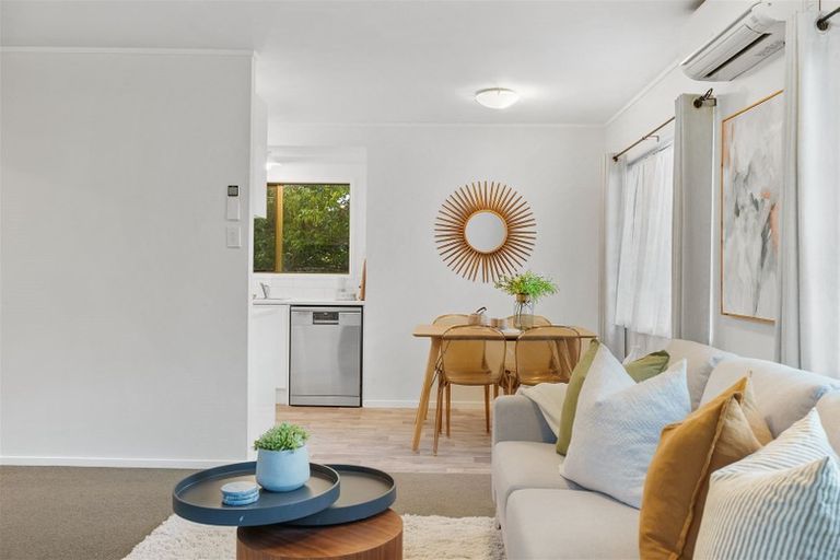 Photo of property in 12a Seaton Road, Murrays Bay, Auckland, 0630