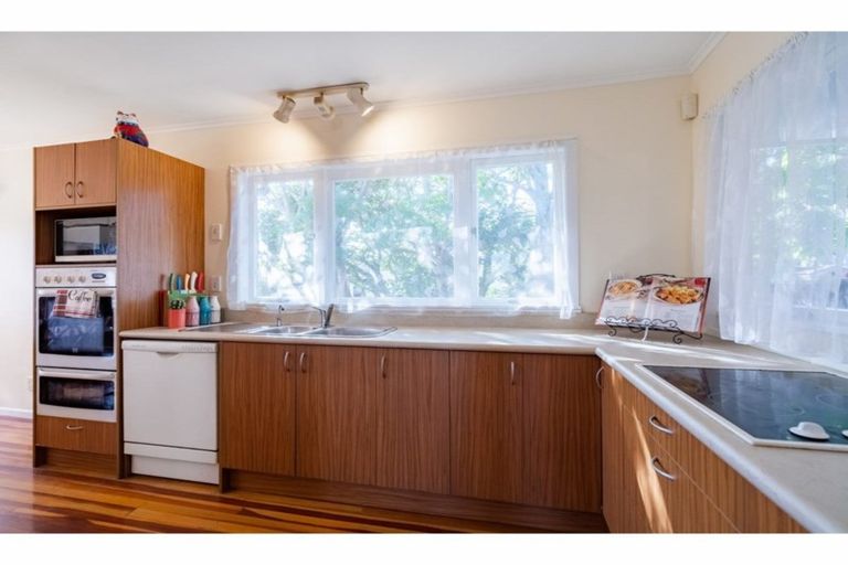 Photo of property in 16 Tomo Street, New Lynn, Auckland, 0600