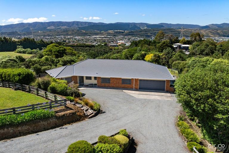 Photo of property in 8a Garrett Place, Riverstone Terraces, Upper Hutt, 5018