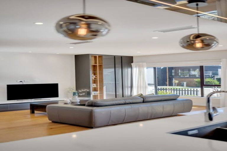 Photo of property in 80 Drumbuoy Drive, Flat Bush, Auckland, 2019