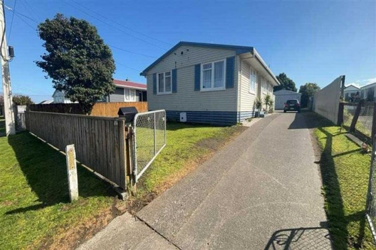 Photo of property in 41 Matipo Street, Castlecliff, Whanganui, 4501