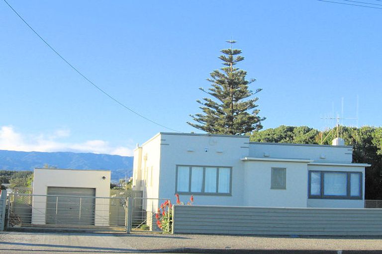Photo of property in 52 Marine Parade, Otaki Beach, Otaki, 5512