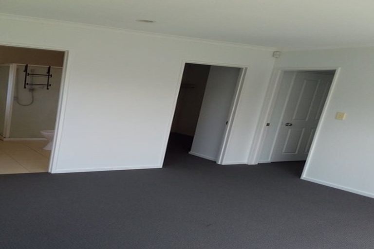 Photo of property in 14 Brook Haven Rise, Clendon Park, Auckland, 2103