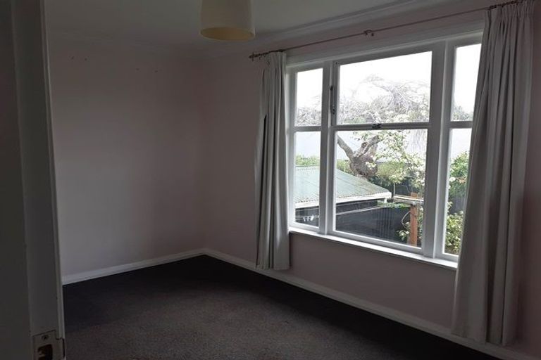 Photo of property in 6 Hughes Avenue, Hokowhitu, Palmerston North, 4410