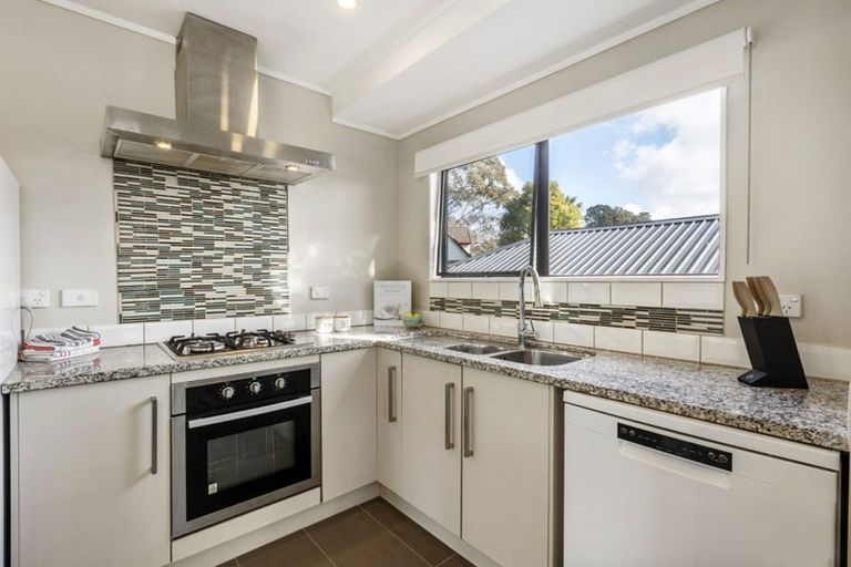 Photo of property in 2/16 Caribbean Drive, Unsworth Heights, Auckland, 0632