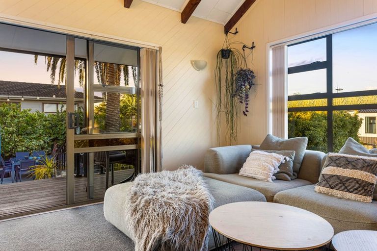 Photo of property in 24 Granville Drive, Massey, Auckland, 0614