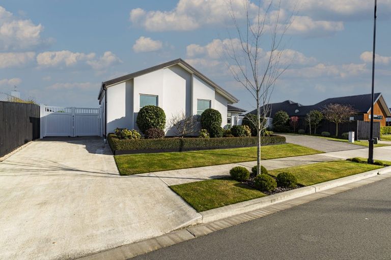 Photo of property in 12 Lewis Close, Rangiora, 7400