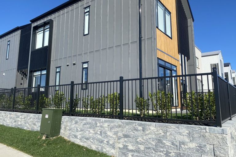 Photo of property in 2 Skua Road, Hobsonville, Auckland, 0616