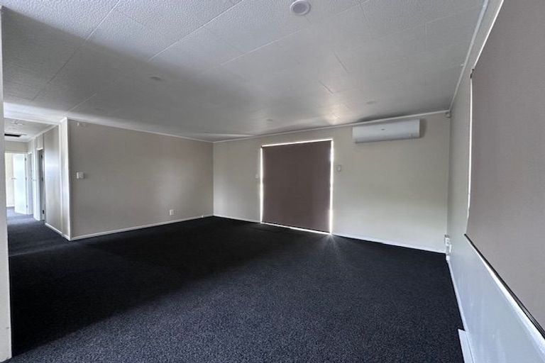 Photo of property in 2/30 Kennington Drive, Clendon Park, Auckland, 2103