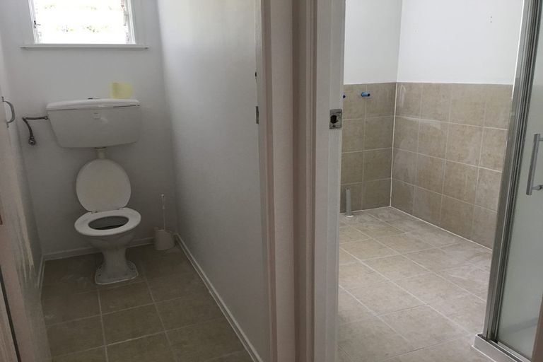 Photo of property in 31 Kingdale Road, Henderson, Auckland, 0610