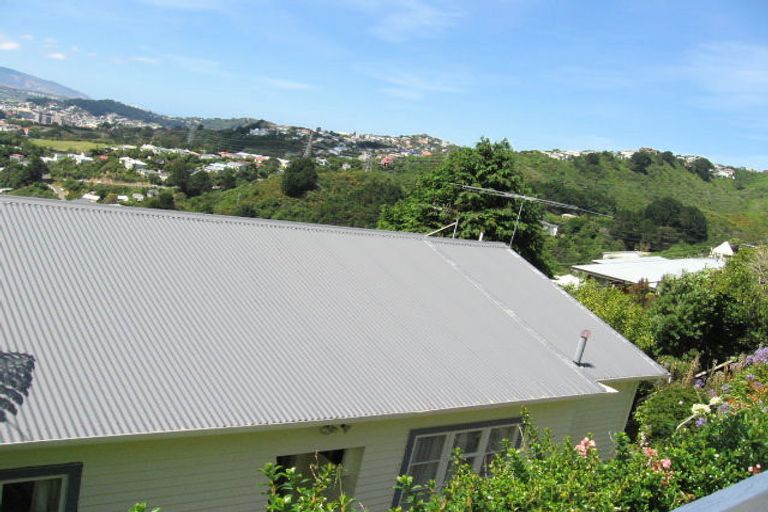 Photo of property in 15 Mertoun Terrace, Highbury, Wellington, 6012