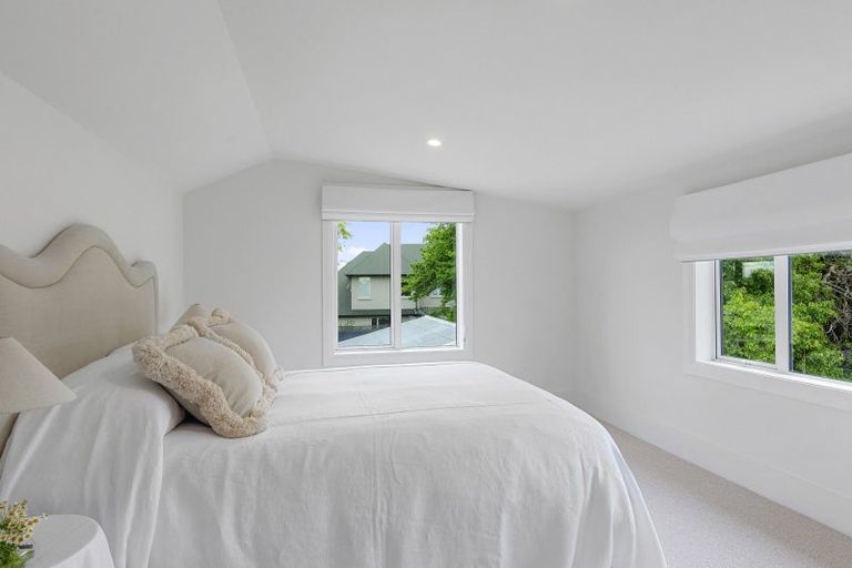 Photo of property in 17 Searells Road, Strowan, Christchurch, 8052