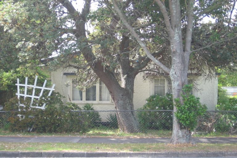 Photo of property in 67 Lynwood Road, New Lynn, Auckland, 0600