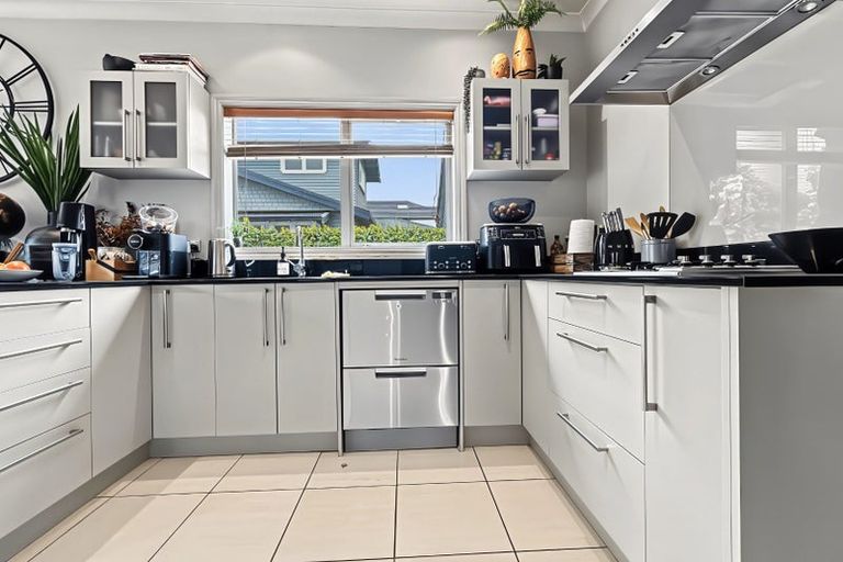 Photo of property in 38 Aikmans Road, Merivale, Christchurch, 8014