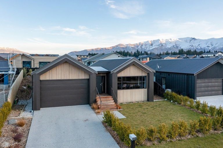 Photo of property in 23 Obelisk Street, Wanaka, 9305