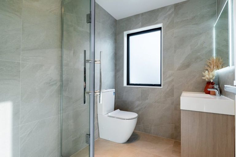 Photo of property in 21e Montgomery Avenue, Belmont, Auckland, 0622