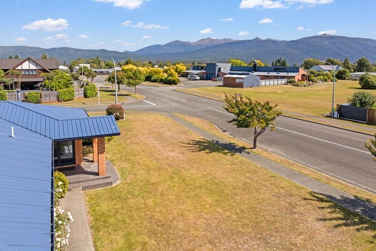 Photo of property in 12 Jackson Street, Te Anau, 9600