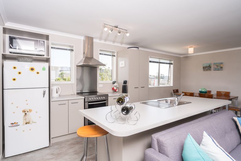 Photo of property in 9 Weka Street, Mangawhai, 0505