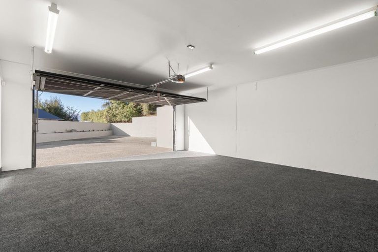 Photo of property in 8 Elizabeth Place, Kelvin Heights, Queenstown, 9300