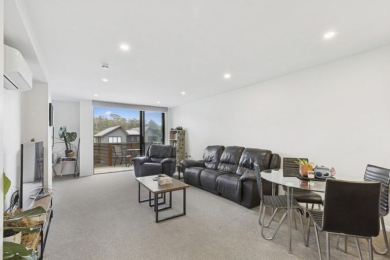 Photo of property in 21 Holystone Road, Whitby, Porirua, 5024