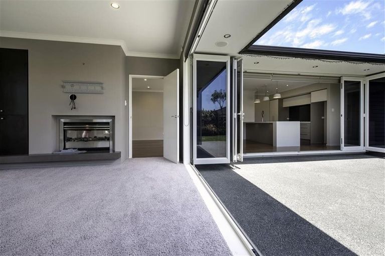 Photo of property in 4 Akaroa Road, Poraiti, Napier, 4112