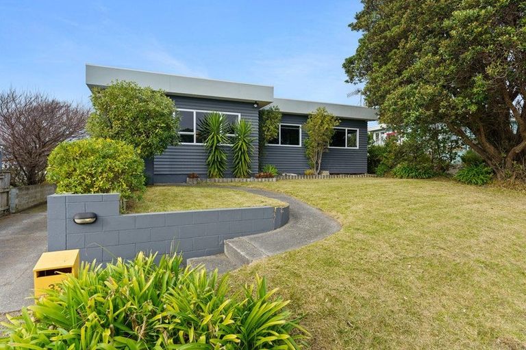 Photo of property in 33 Margaret Road, Raumati Beach, Paraparaumu, 5032