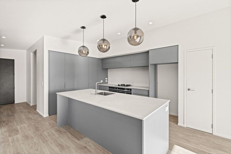 Photo of property in 2 Piper Way, Glen Avon, New Plymouth, 4312