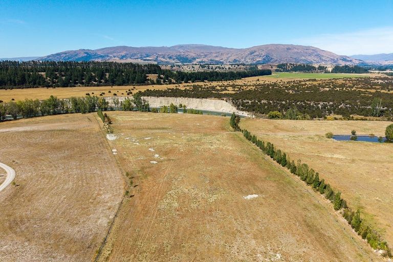 Photo of property in 124 Horseshoe Bend Drive, Albert Town, Wanaka, 9382