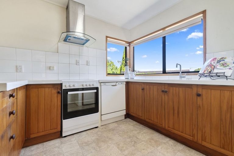 Photo of property in 2/13 Parramatta Place, Botany Downs, Auckland, 2010