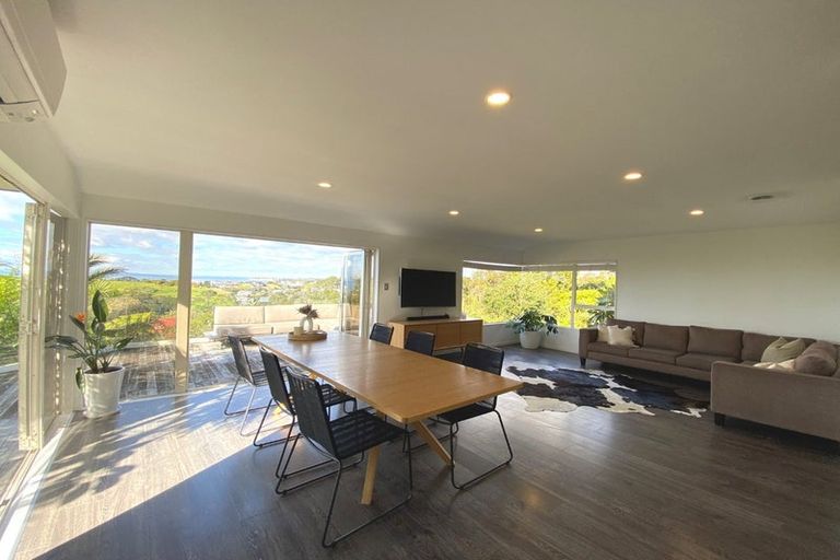 Photo of property in 76a Wade River Road, Stanmore Bay, Whangaparaoa, 0932