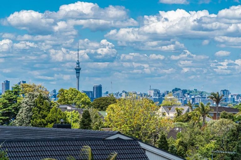 Photo of property in 59 Chelsea View Drive, Chatswood, Auckland, 0626