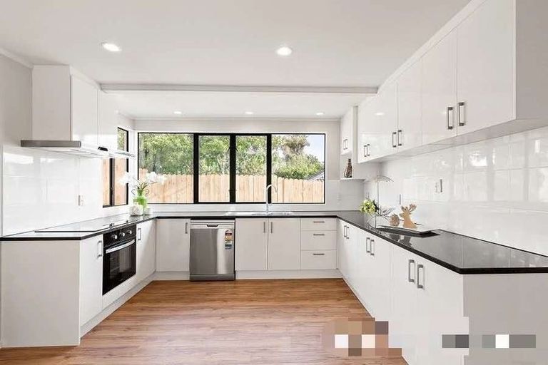 Photo of property in 3/15 Eske Place, Highland Park, Auckland, 2010