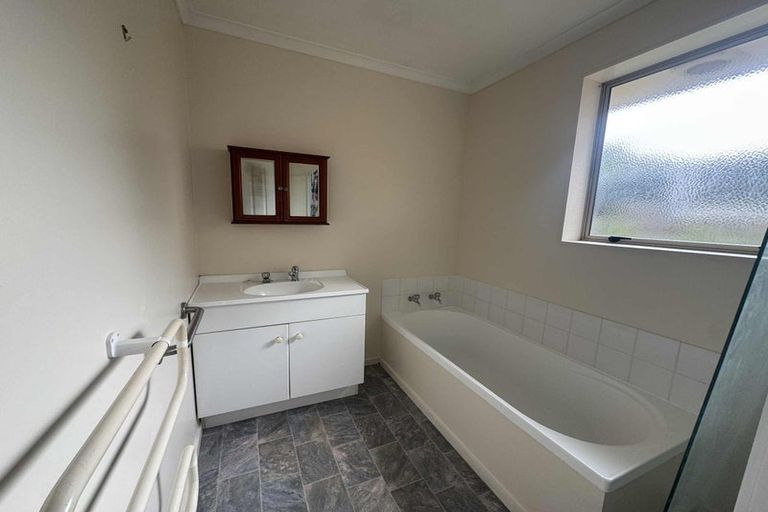 Photo of property in 1 Swanson Oaks, Swanson, Auckland, 0612