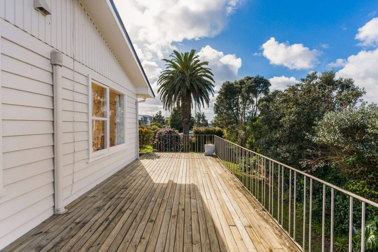 Photo of property in 33 Chatsworth Crescent, Pakuranga Heights, Auckland, 2010