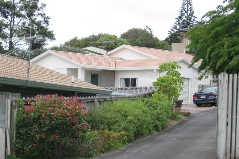 Photo of property in 2/11 Mercury Lane, Windsor Park, Auckland, 0632