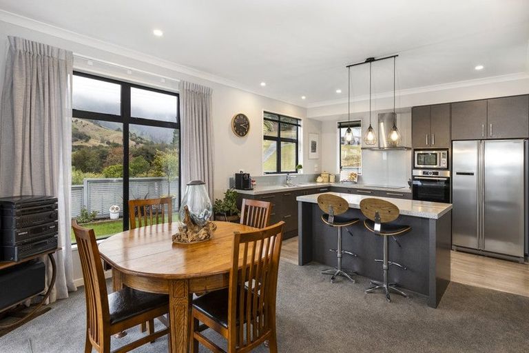 Photo of property in 10 Admiralty Place, Waikawa, Picton, 7220