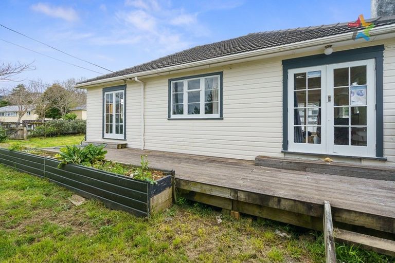 Photo of property in 2 Homedale Road, Wainuiomata, Lower Hutt, 5014