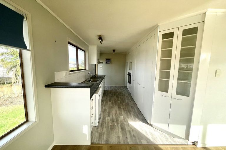 Photo of property in 9 Darren Crescent, Half Moon Bay, Auckland, 2012