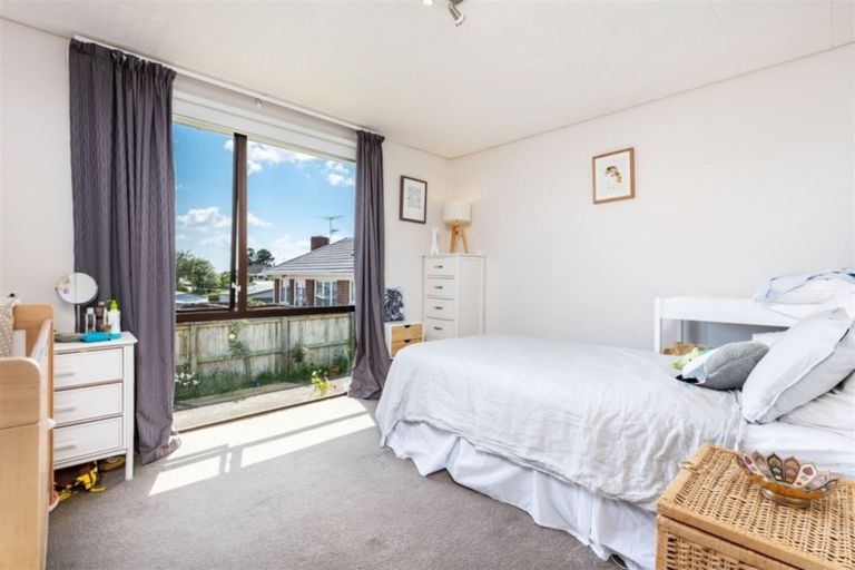 Photo of property in 2/88 Roberts Road, Te Atatu South, Auckland, 0610