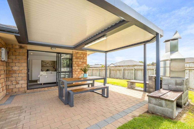 Photo of property in 18 Guildford Drive, Paraparaumu, 5032